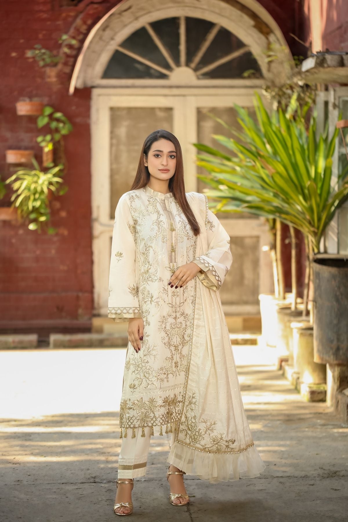 Saadia Ahmed LWSU-25FE302 Embroidered Banarsi Main image